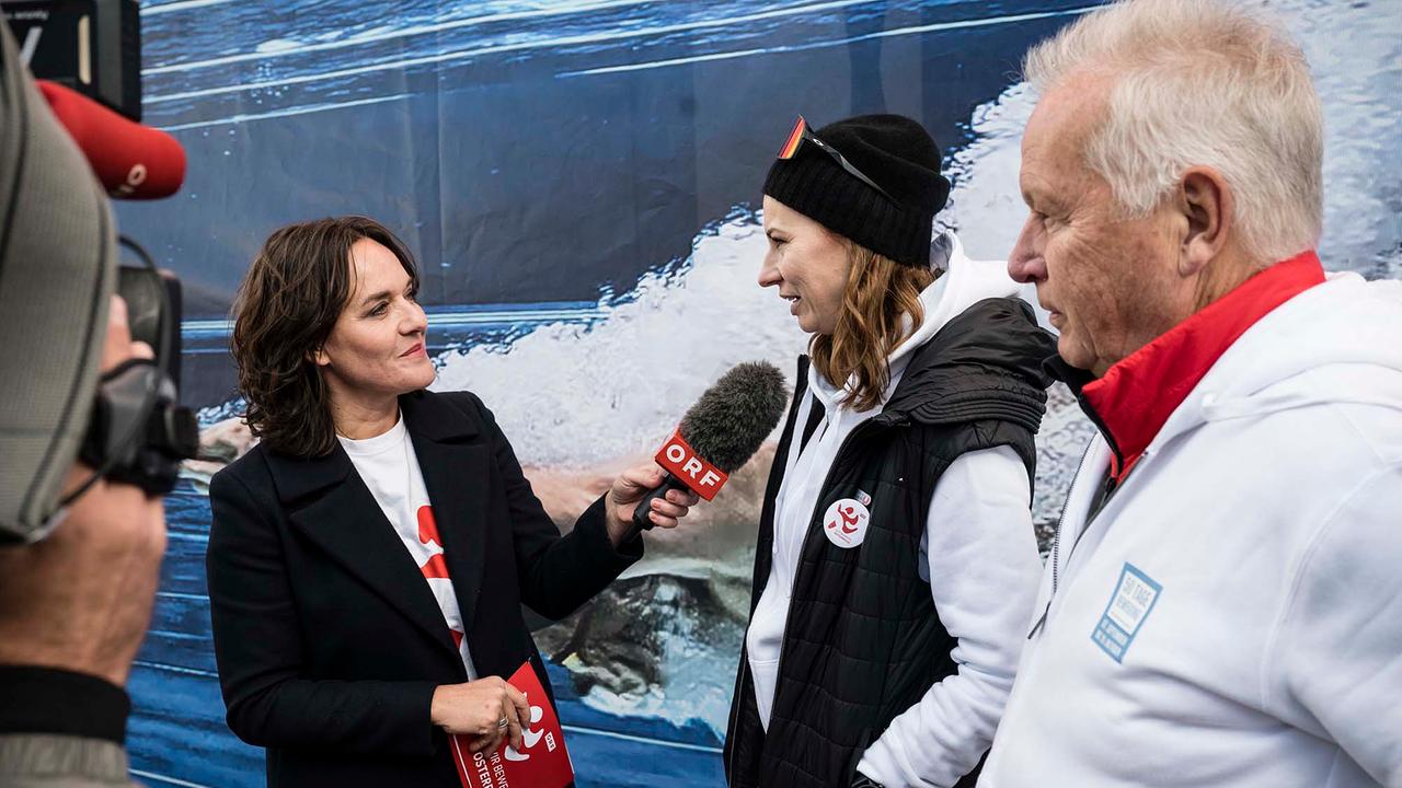 © ORF/Thomas Jantzen Eva Pölzl interviewt Vertreter*innen der österreichischen Sportverbände.