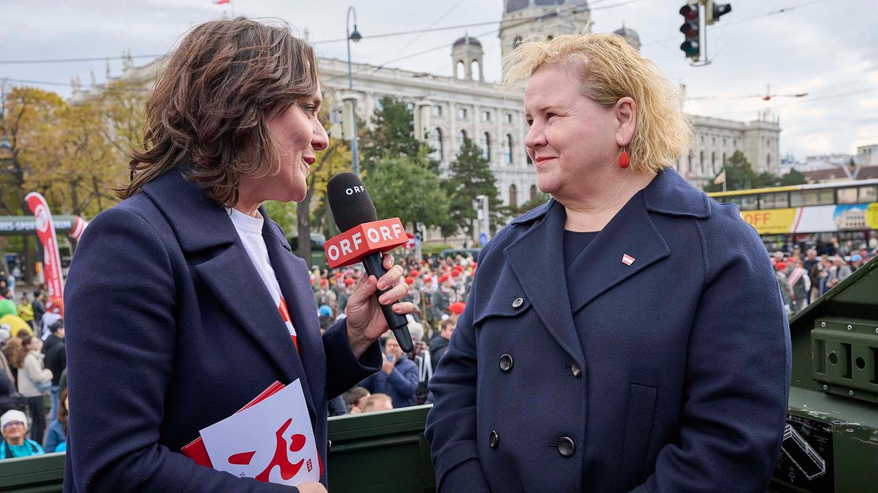 © ORF/Klaus Titzer Eva Pölzl interviewt Gesundheitsministerin Korinna Schumann.