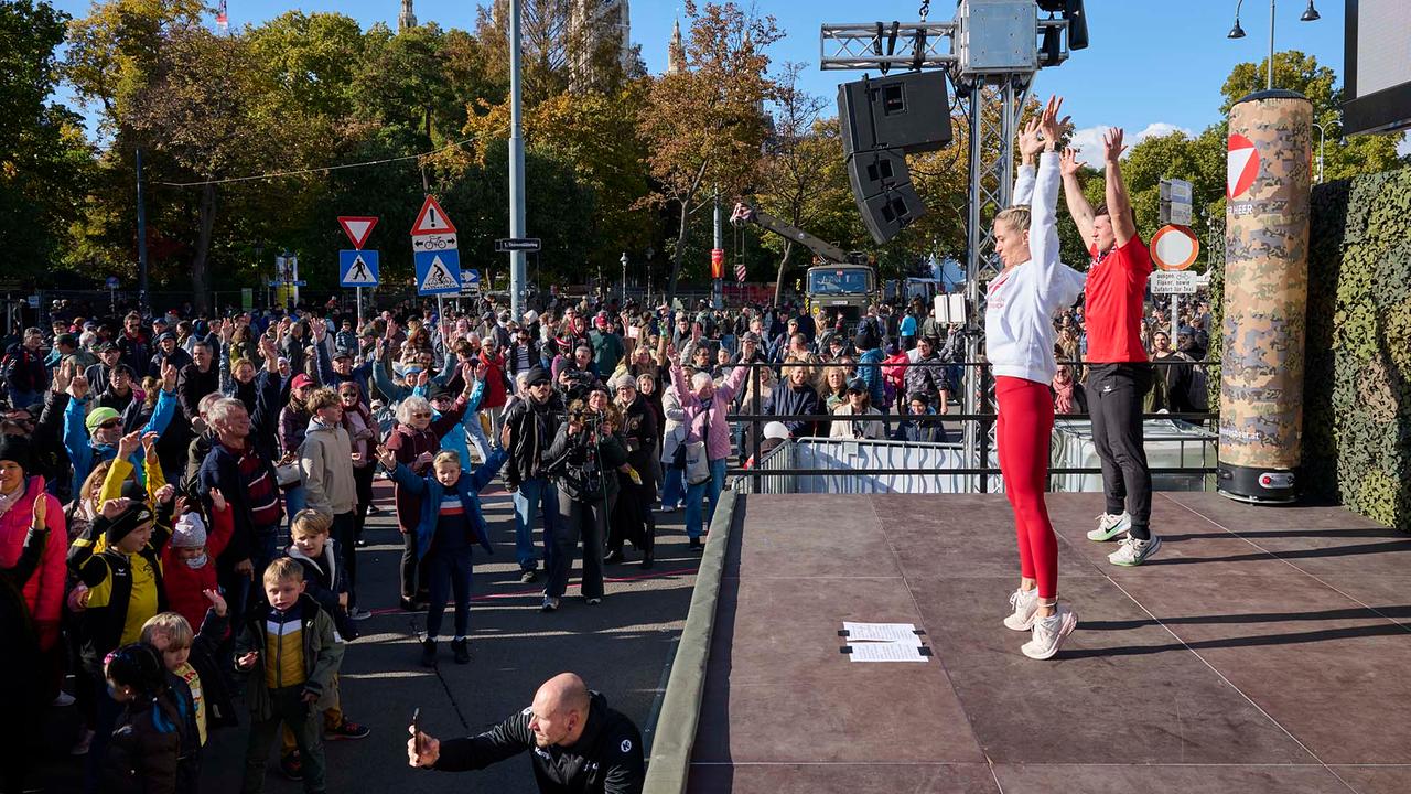 © ORF / Klaus Titzer Corinna Kamper-Campisi, Jakob Mandlbauer, Fit mit den Stars Mitturnende