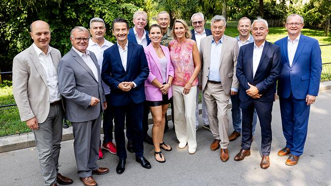 Im Bild sind zu sehen Johannes Pressl( Präsident Österreichischer Gemeindebund), Hans Niessl (Präsident Sport Austria), Hermann Krist (Präsident ASKÖ), ORF-Generaldirektor Roland Weißmann, Peter McDonald, (Präsident SPORTUNION Österreich), Conny Kreuter( Sportwissenschafterin; ORF-"Fit mit den Stars"), Brigadier Kurt Wagner (Militärkommandant von Wien), Veronika Dragon-Berger, (stv. Hauptabteilungsleiterin ORF-Sport), Pius Strobl (ORF-Hauptabteilungsleiter Corporate Social Responsibility;), Vizekanzler und Sportminister Werner Kogler, Stephan Auer-Stüger (Österreichischer Städtebund) Peter Reichl (Vizepräsident ASVÖ) Klaus Ropin (Leiter Fonds Gesundes Österreich).